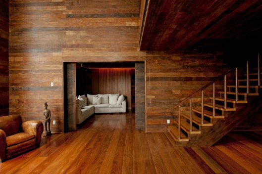 Оригинальный интерьер деревянного дома